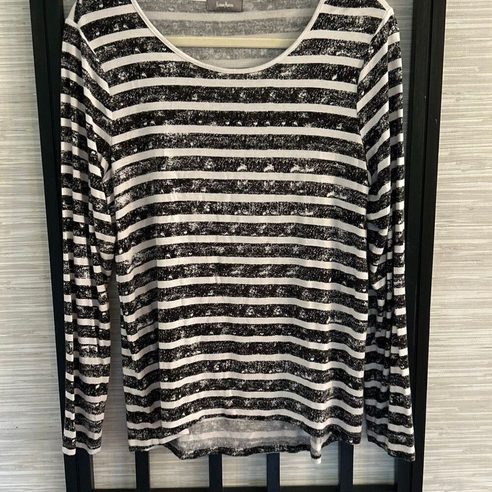 Neiman Marcus black and white striped pattern long sleeve scoopneck top M